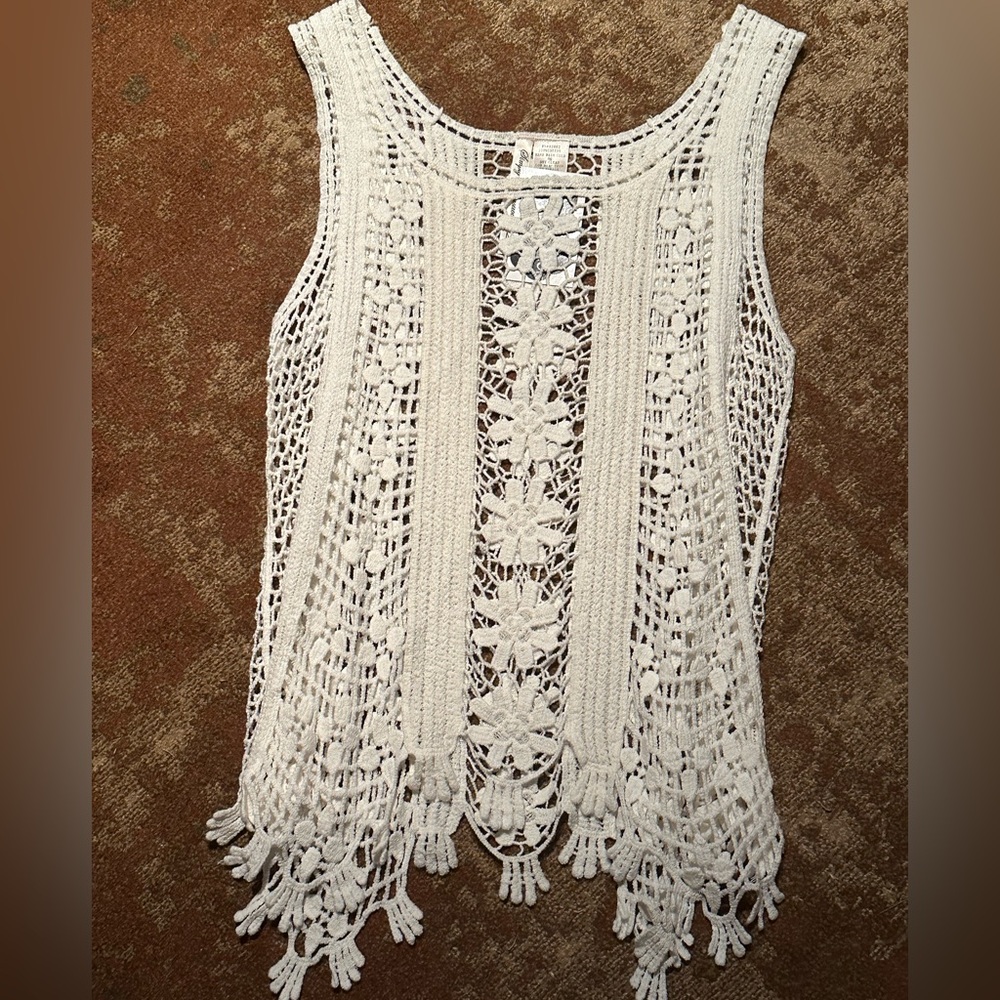 Daisy crochet cream tank top NWT boho retro cream M boutique